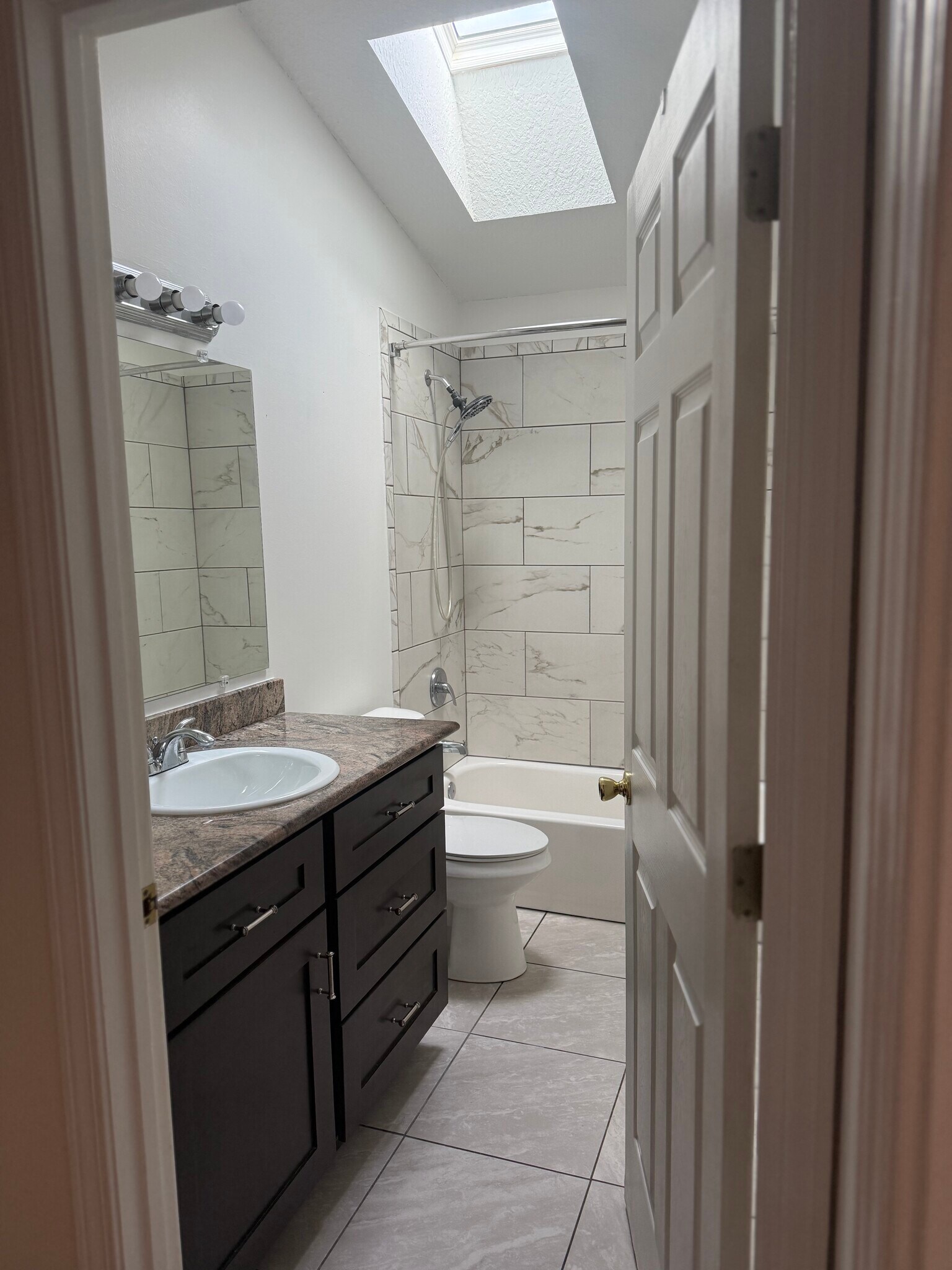 Building Photo - 453 Island View Cir