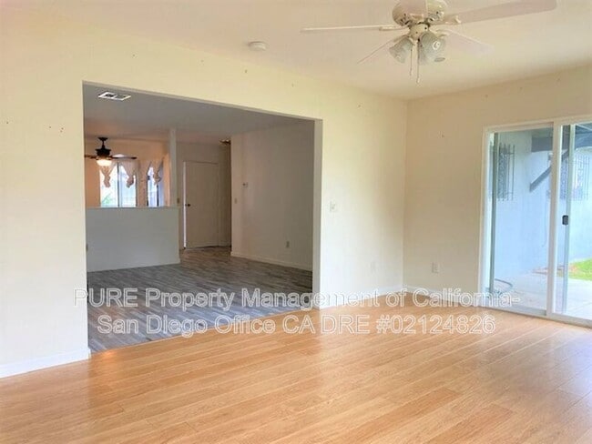 Building Photo - 2925 Luana Dr