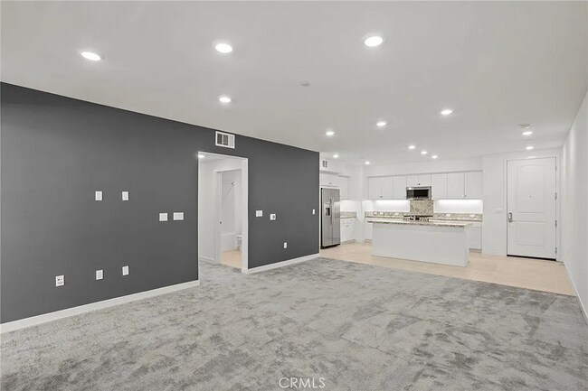Building Photo - Comfortable Living in a Desirable Area