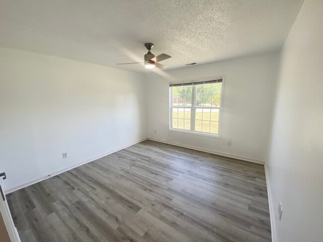 Building Photo - 2560 Nicholson Dr