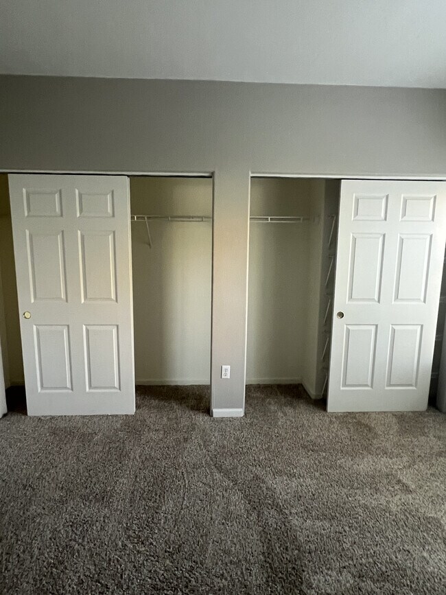 Building Photo - 5427 S Dover St