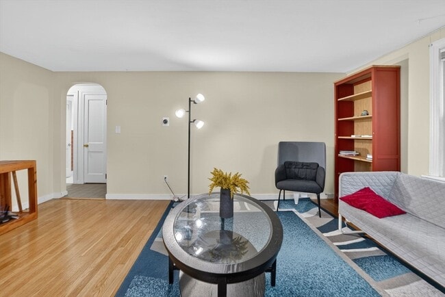 Building Photo - 13 Pleasant St