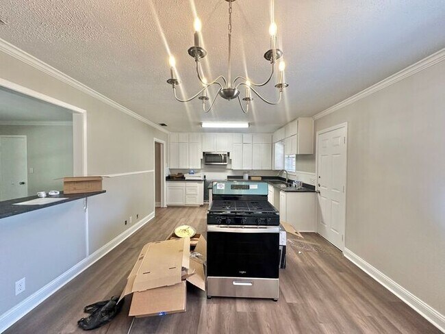 Building Photo - Newly Remodeled 4 Bedroom 2 Bath in Tyler!