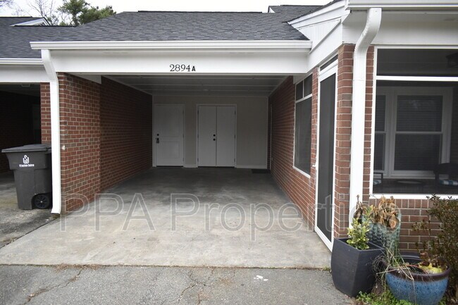 Building Photo - 2894 Willow Cove Dr