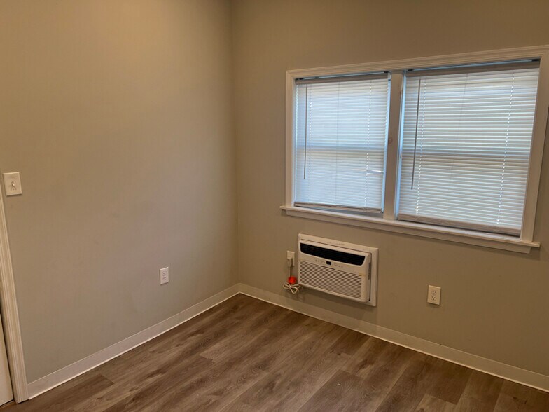 Building Photo - 7038 Woodland Ave