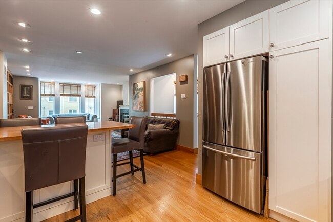 Building Photo - 54 Trowbridge St