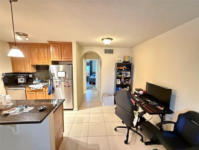 Building Photo - 2120 NE 42nd Ct