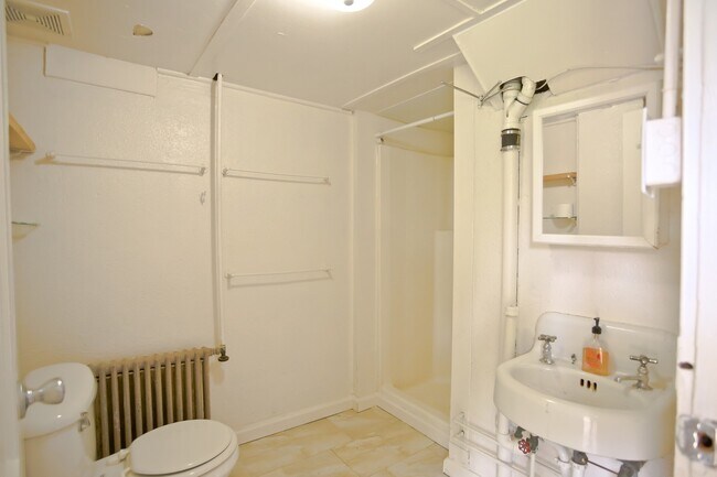 Building Photo - 8br Single Family Home on 14th St NW  (MIN...
