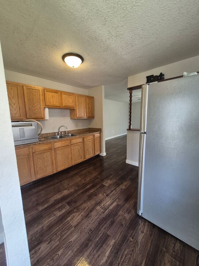 Building Photo - Cozy Ranch Home