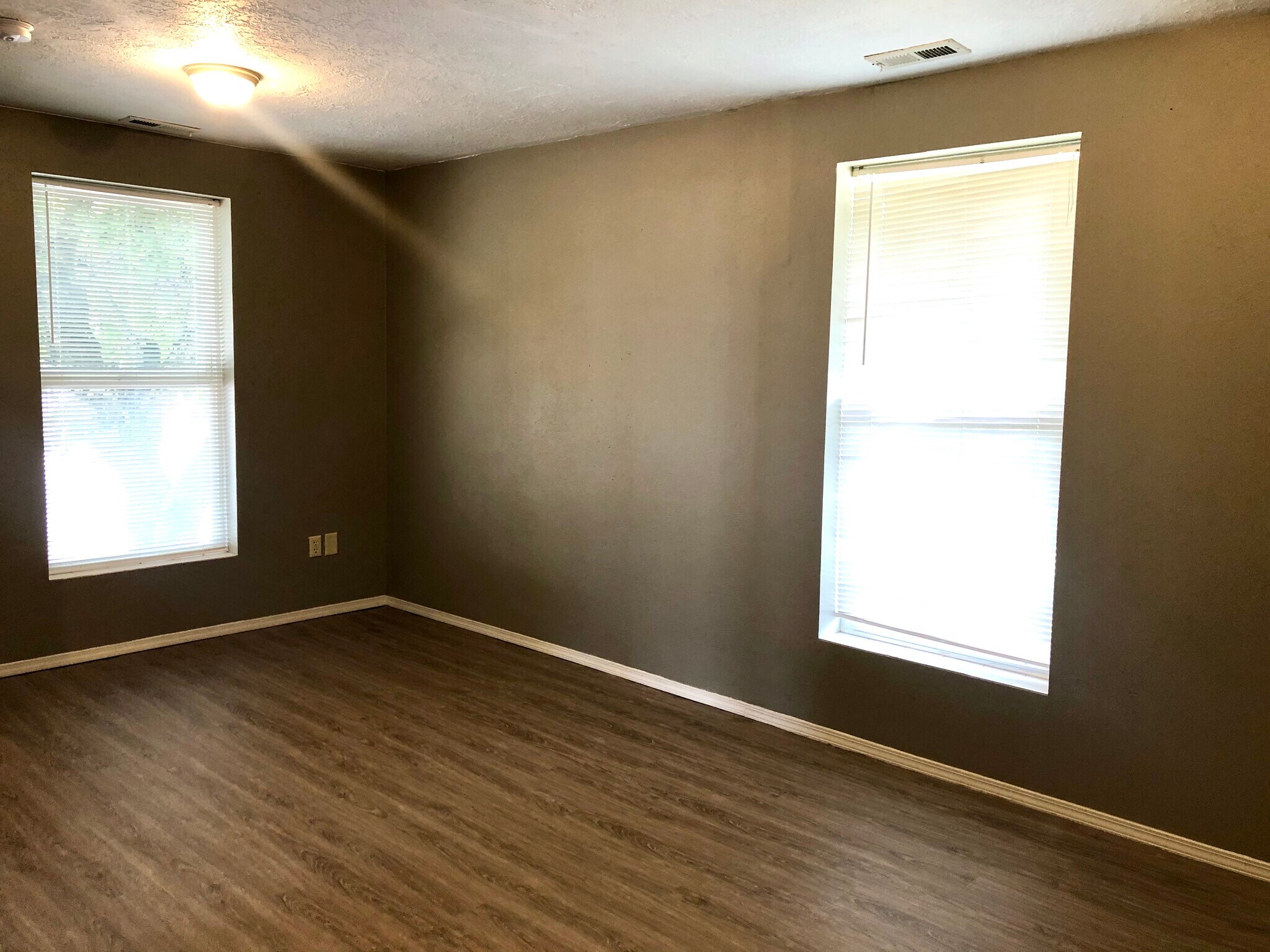 Medium south bedroom - 105 W 2nd St