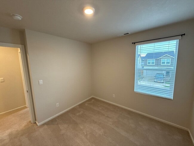 Building Photo - 4770 Daiquiri Ave NE