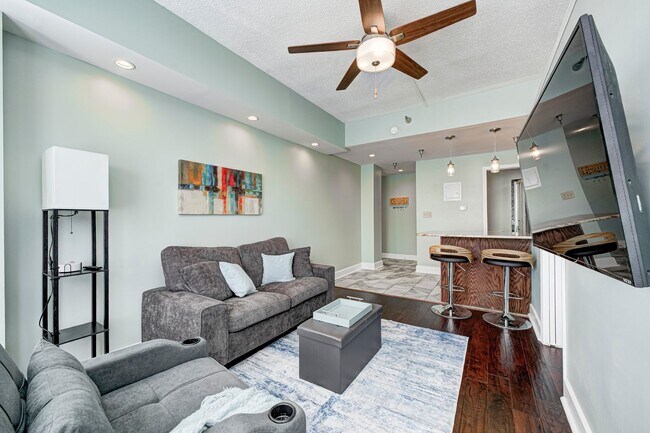 Building Photo - FULLY FURNISHED - Move in ready 1 bed & 1 ...