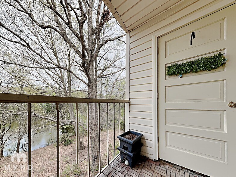 Building Photo - 7992 Shady Oak Trail