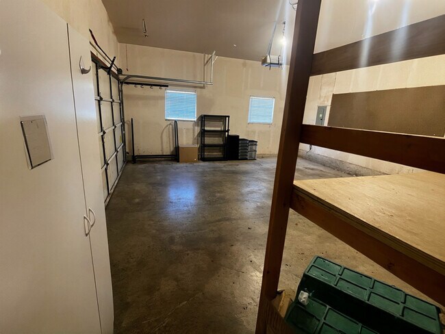 Building Photo - 723 N 8th St