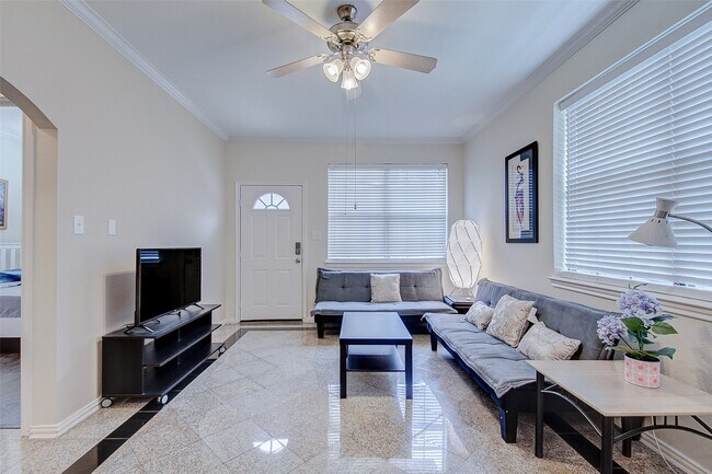 Building Photo - 9400 Bellaire Blvd