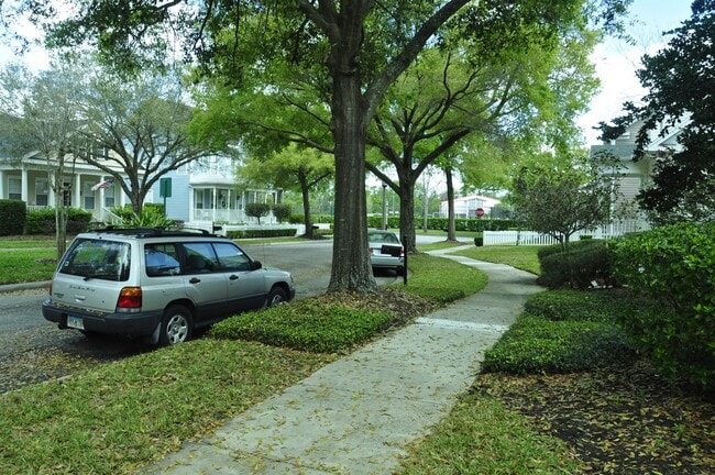 Building Photo - 607 Nadina Pl