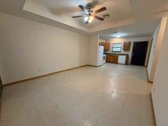 Building Photo - 2528 Crockett St