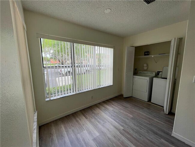 Building Photo - 3430 Pinewalk Dr N