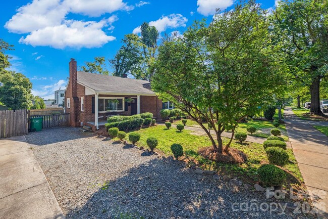 Building Photo - 216 Sylvania Ave