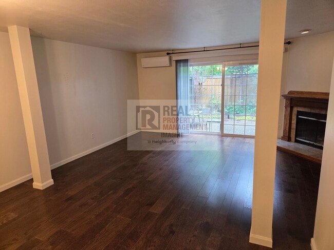 Building Photo - Check out this adorable 2.0 bedroom, 2.5 b...