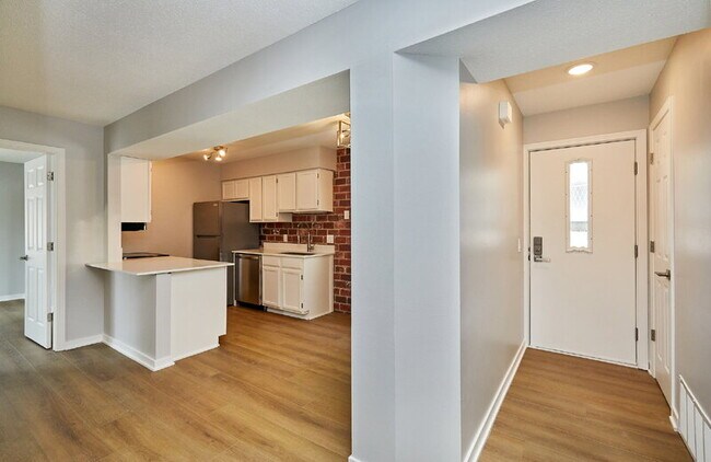Building Photo - 5220 Boulder Dr
