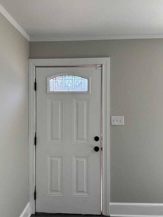 Building Photo - 1200 E Holly St