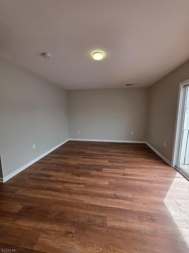 Building Photo - 290 Sussex Ave