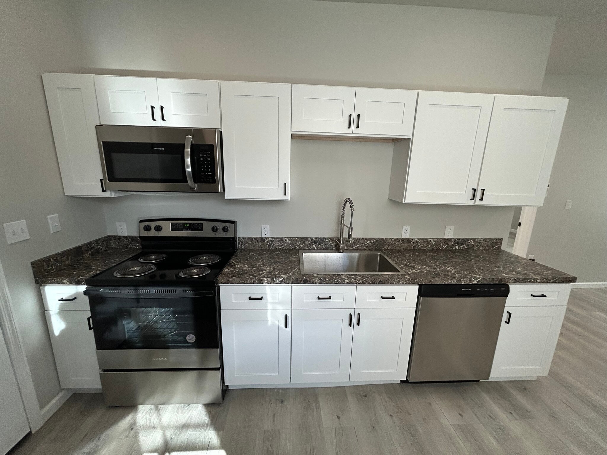 Building Photo - 1 Caroline Ave