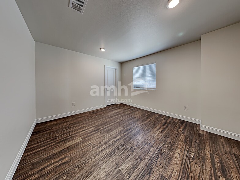 Building Photo - 5624 Blue Wonder St