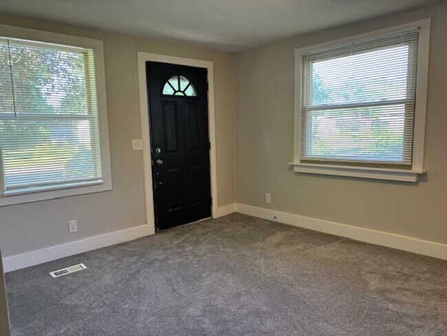 Building Photo - 2 Bed / 1 Bath Single-Family Home – N. Gaines Township