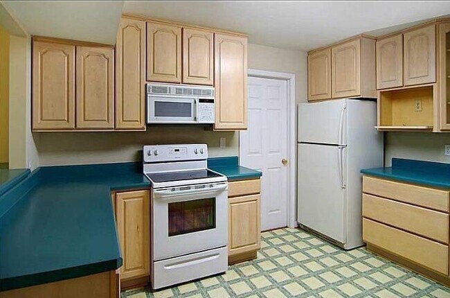 Building Photo - 318 Powhatan Drive Poquoson VA 23662