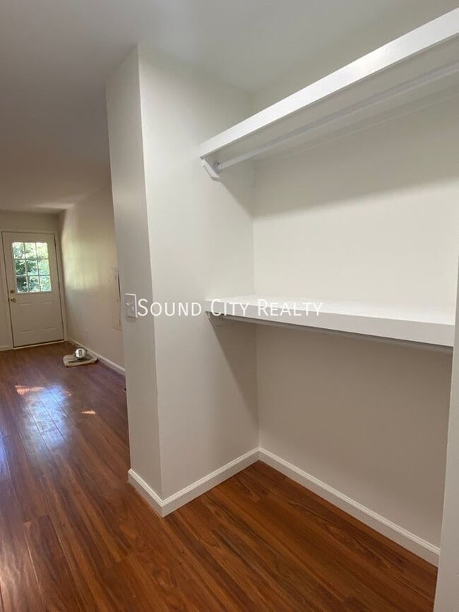 Building Photo - 3232 Hinkle-