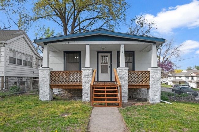Primary Photo - 708 Thornton St
