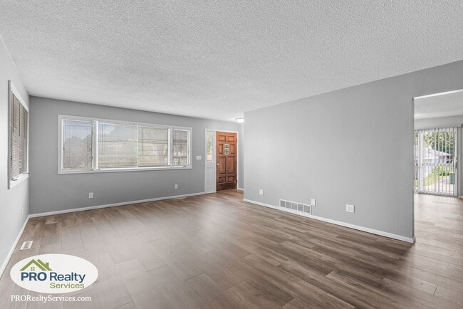 Building Photo - 5 Bedroom Home in Crystal