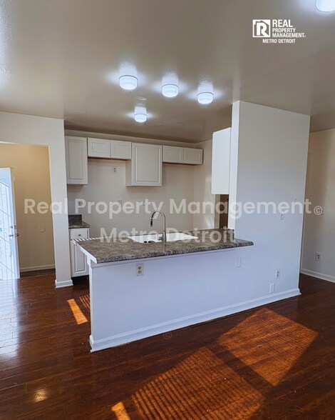 Building Photo - 433 Navahoe St