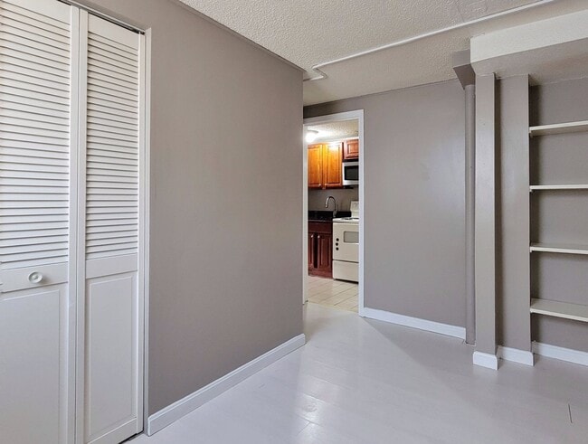 Building Photo - Prime location East Boston modern apartment on 1st floor next to T stop.