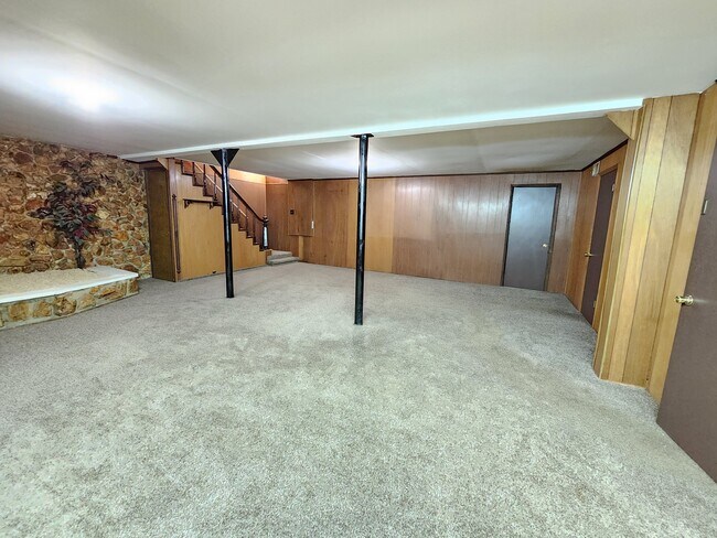 Building Photo - 139 Saratoga Dr