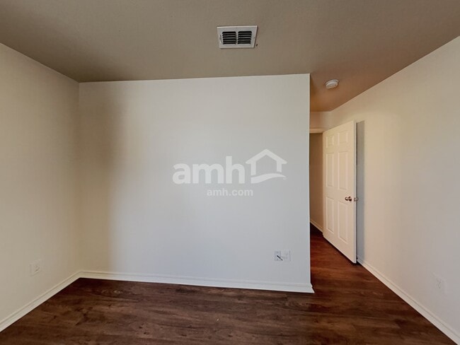Building Photo - 5564 Thunder Bay Dr