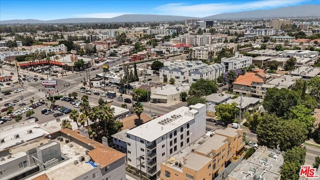 Building Photo - 10918 Camarillo St