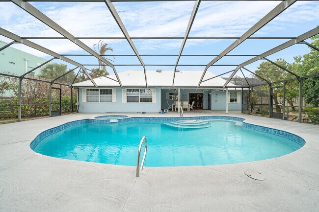 Building Photo - 4BR/2.5BA in gorgeous Melbourne Beach!