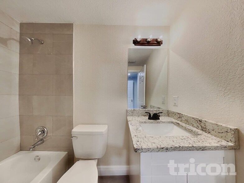 Building Photo - 15936 Winding Dr