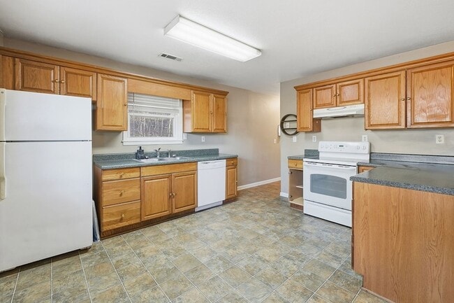 Building Photo - 46 James Dr