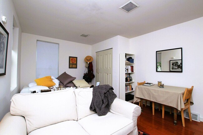 Building Photo - 454 E Girard Ave