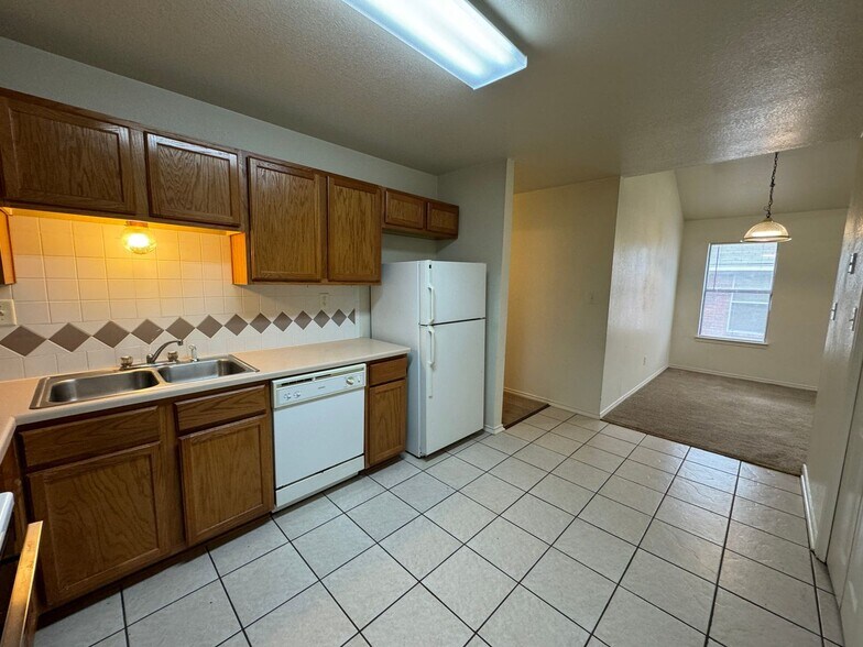 Building Photo - 5005 John David Dr