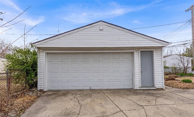 Building Photo - 3318 Milverton Rd