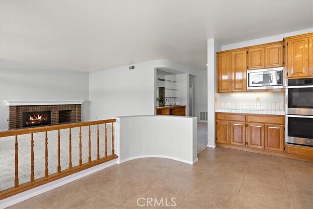 Building Photo - 3 Mantenida