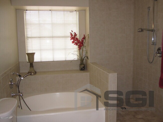 Building Photo - 1952 E Rosemonte Dr