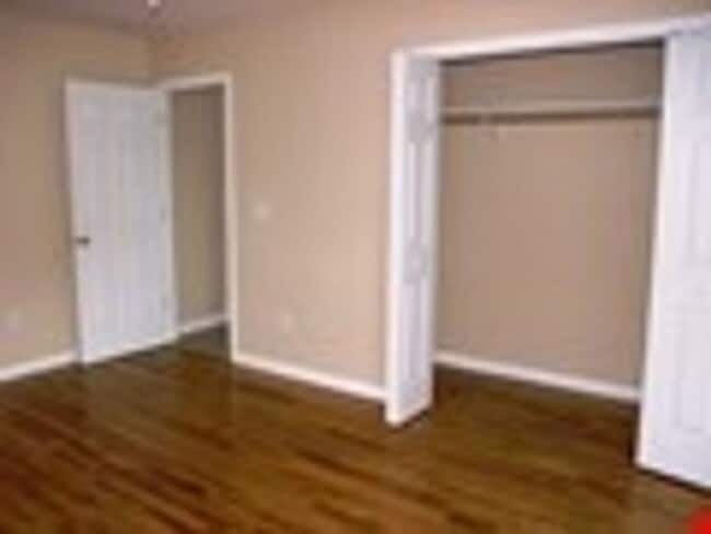 Building Photo - 611 Cedar St