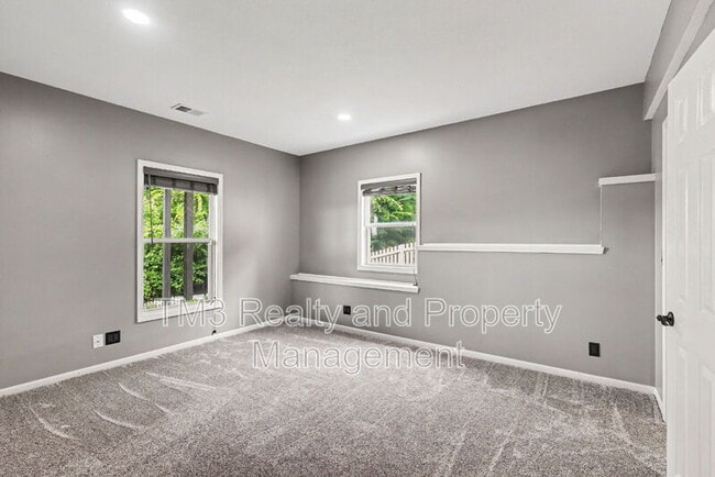 Building Photo - 5605 NE Coral Dr