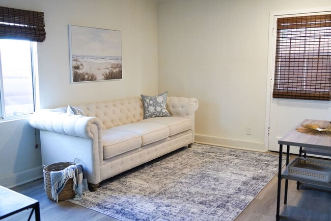 Building Photo - 1078 Cosmo Ave